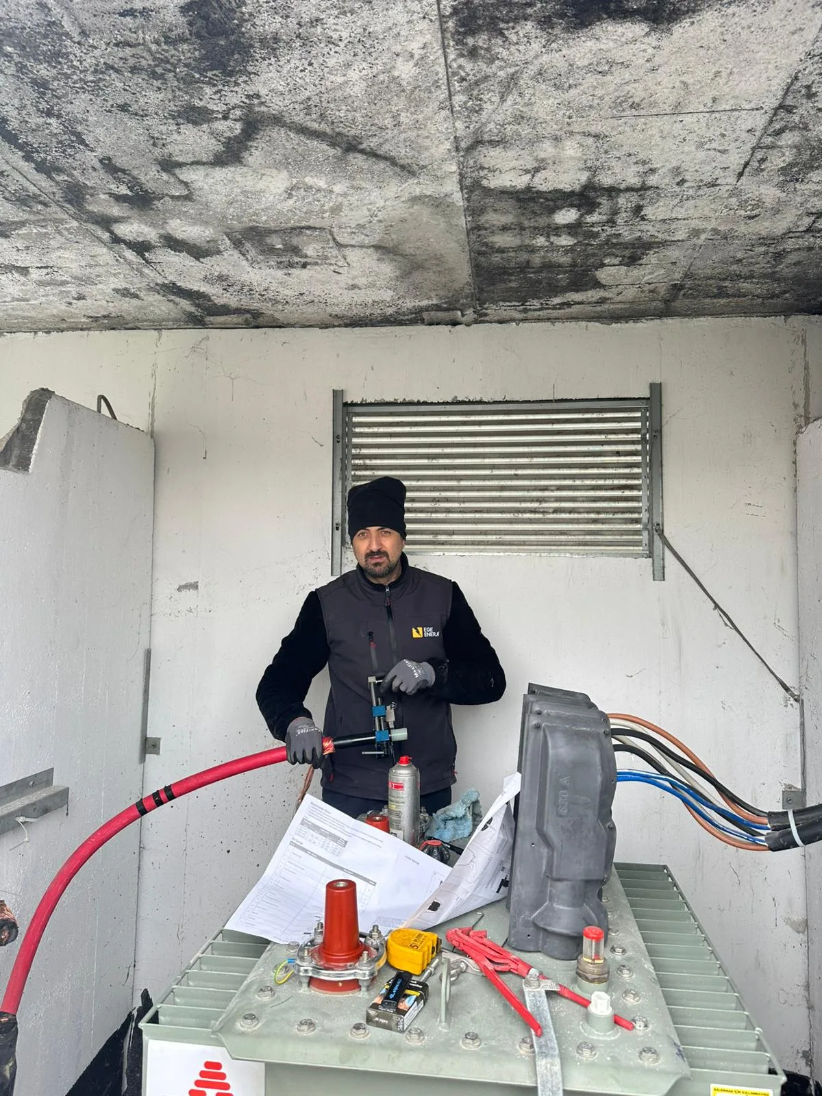 01KMZETE7CA4RN90MNQPVX3V4X